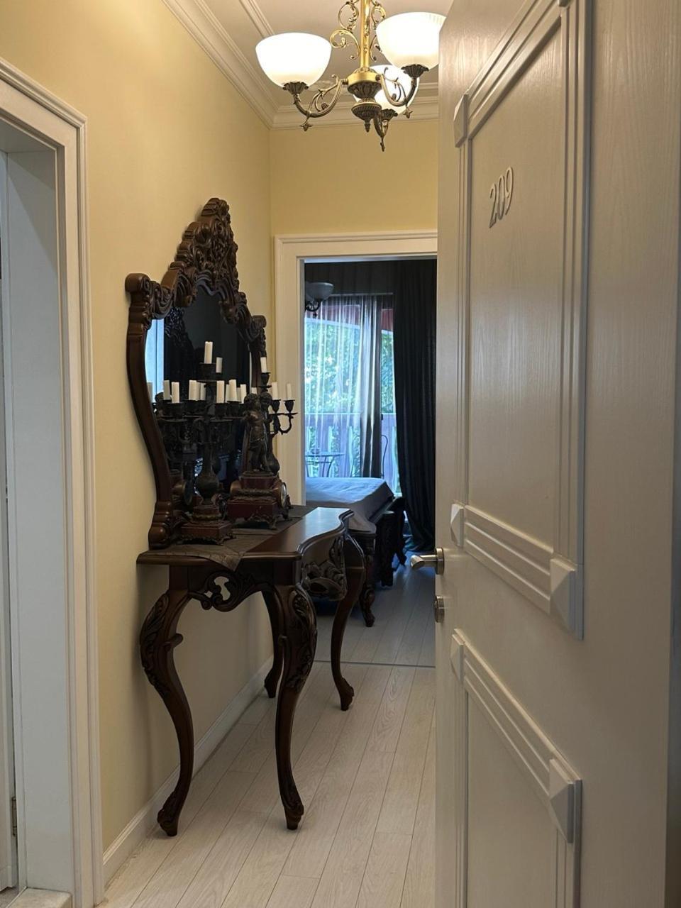 Central Luxury Antique Apartment ヴァルナ エクステリア 写真