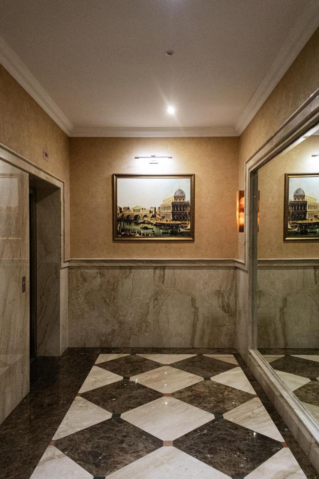 Central Luxury Antique Apartment ヴァルナ エクステリア 写真